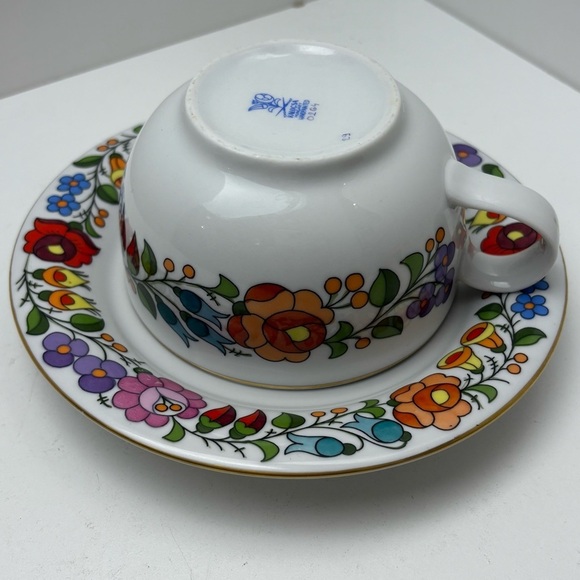 Vintage Kalocsa handpainted porcelain coffee / tea cup with retro floral design - Picture 2 of 10